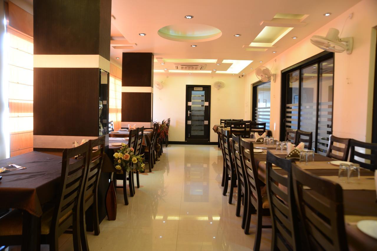 Divine Destination Hotell Varanasi Exteriör bild