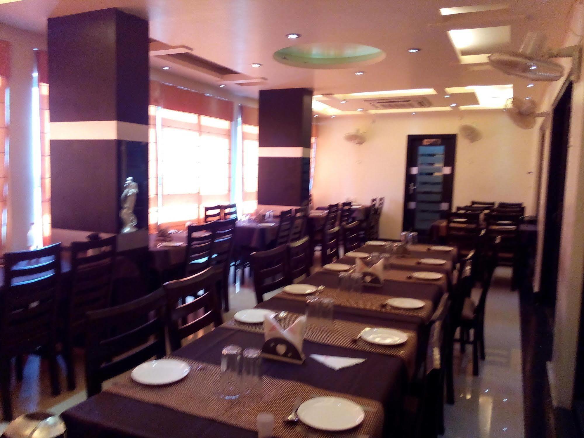 Divine Destination Hotell Varanasi Exteriör bild