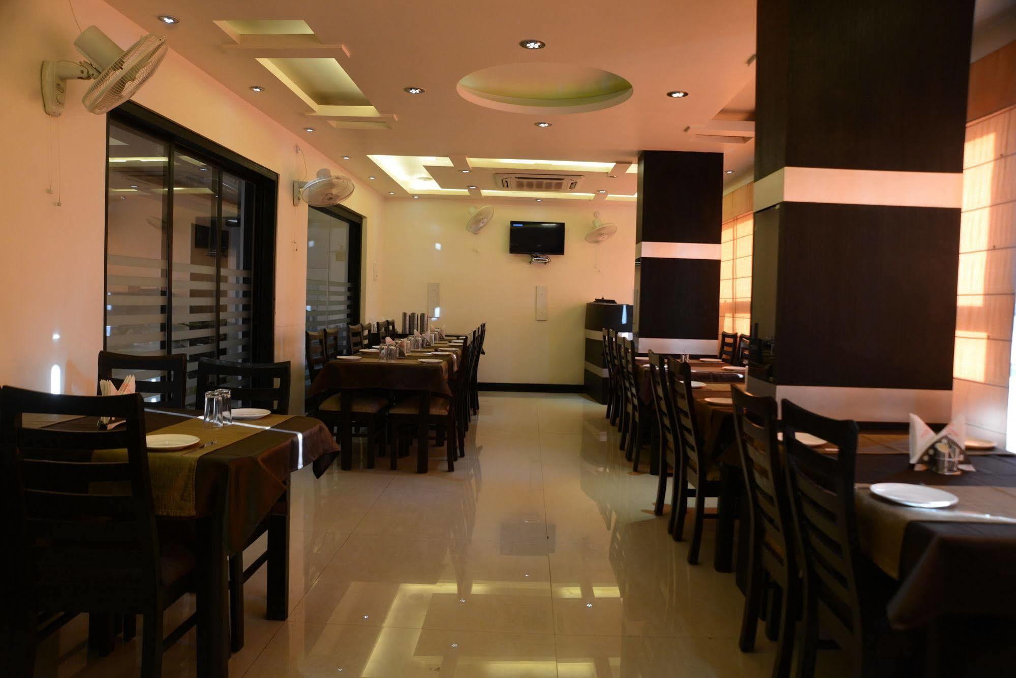 Divine Destination Hotell Varanasi Exteriör bild