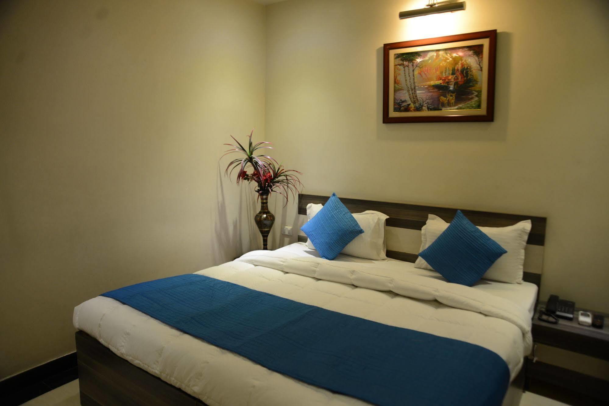 Divine Destination Hotell Varanasi Exteriör bild