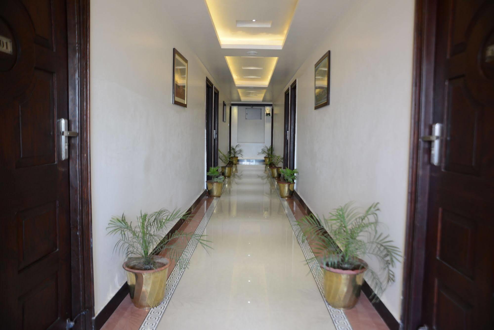 Divine Destination Hotell Varanasi Exteriör bild
