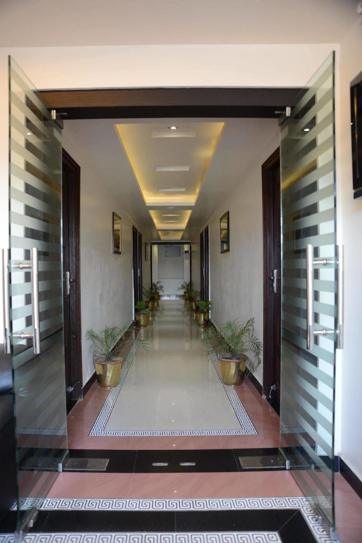 Divine Destination Hotell Varanasi Exteriör bild